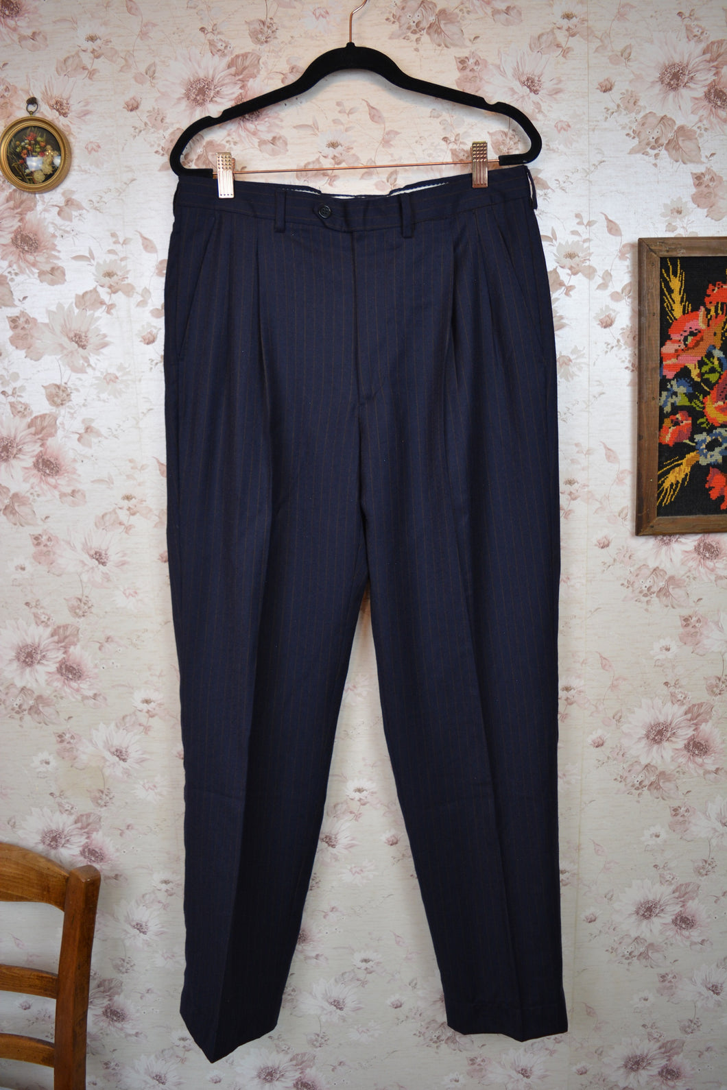 Pantalon à pince bleu marine rayé T.48 (M)
