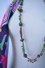 Charger l&#39;image dans la galerie, Collier doré avec perles vertes et violettes
